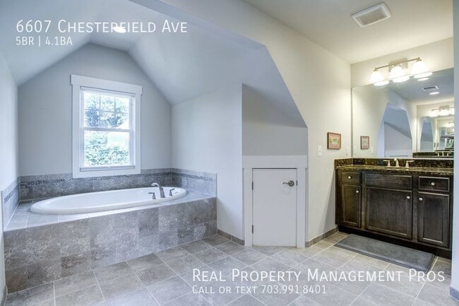 Building Photo - 6607 Chesterfield Ave