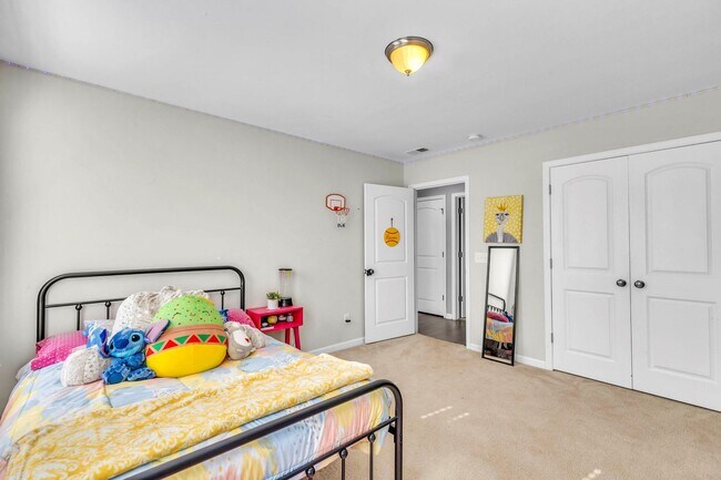 Building Photo - Stunning 4 Bed/2.5 Bath home in Creekside