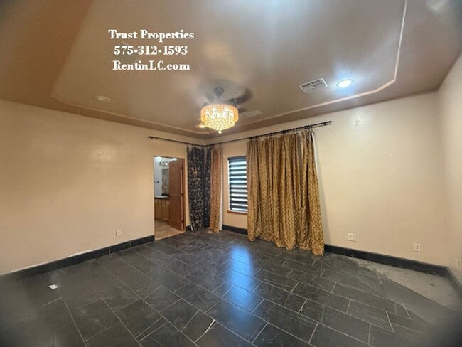 Building Photo - Large Duplex that backs to parks