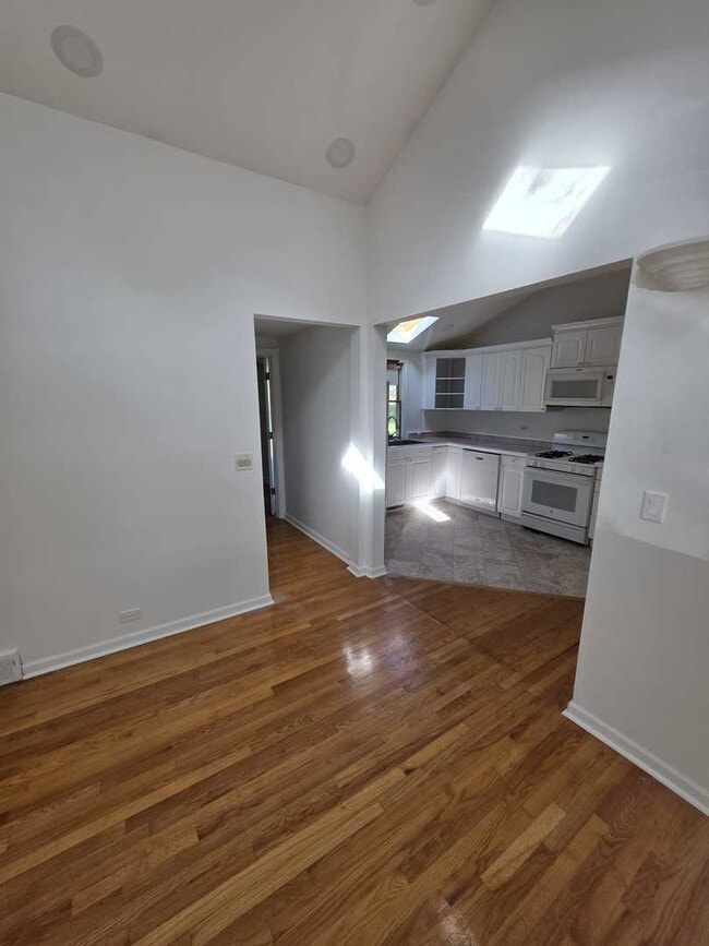 Building Photo - 20831 Maple Ct