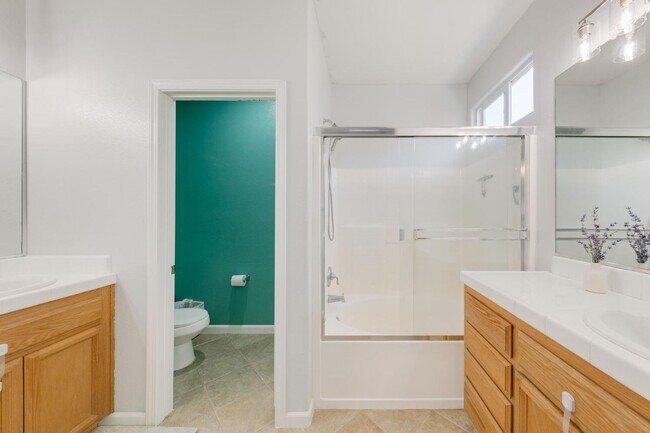 Building Photo - NOW AVAILABLE- COZY 3 BED, 2 BATH, 2 CAR GARAGE IN A QUIET NEIGHBORHOOD, NORTH NATOMAS