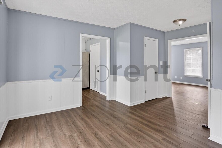 Building Photo - Unit 131