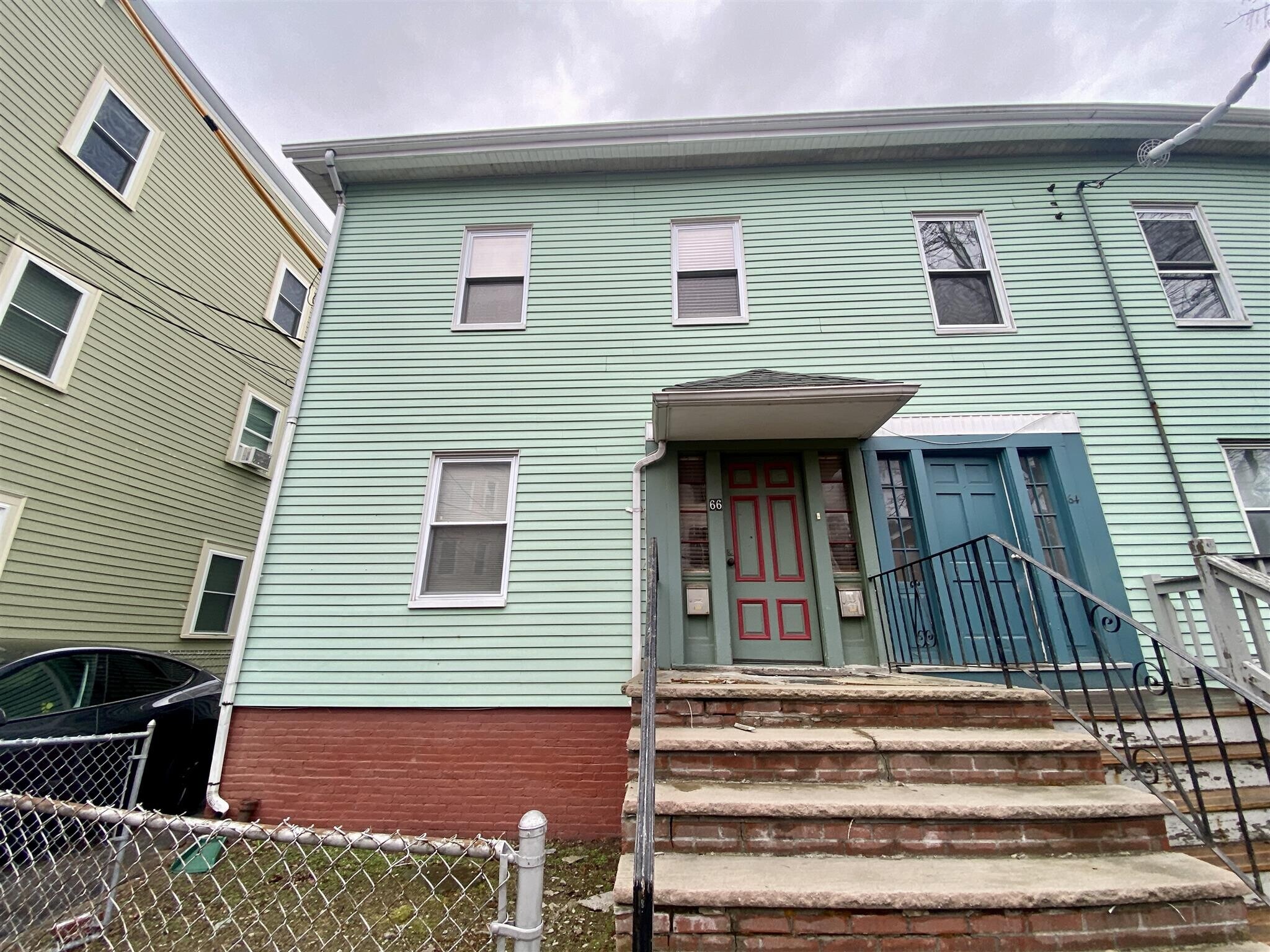Building Photo - 65 Elm St