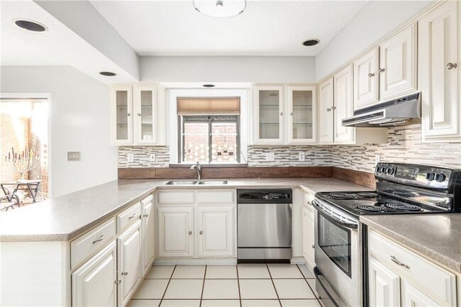 Building Photo - 1117 Scott Blvd