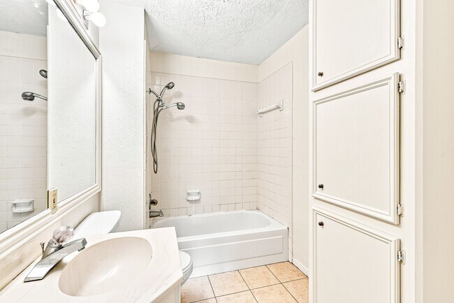 Building Photo - 4422 Egret Dr