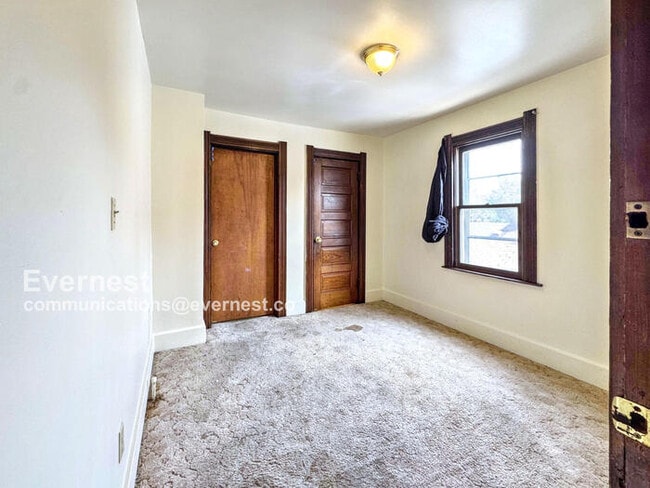Building Photo - 1031 N Michigan St