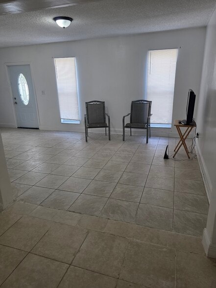 Living Room - 1206 Seaview