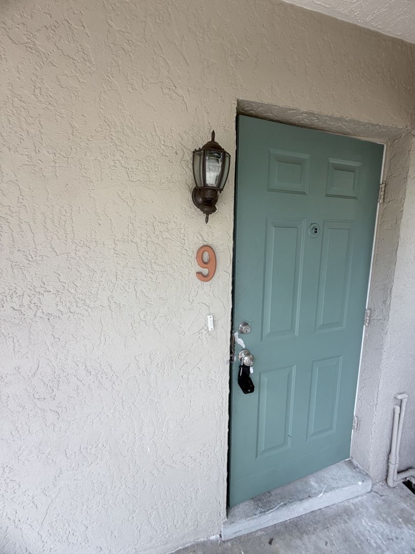 Building Photo - 130-136 Cape Coral Pkwy W
