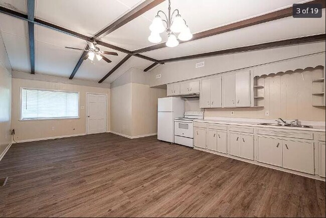 Building Photo - 4 Fulmer Ln