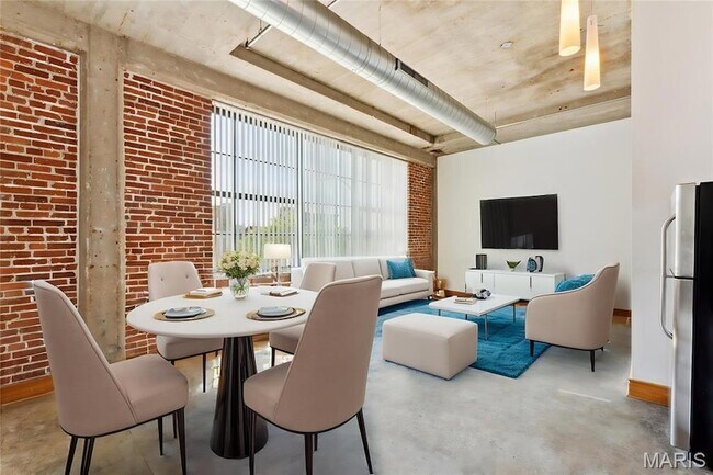 Building Photo - 2201 Locust St