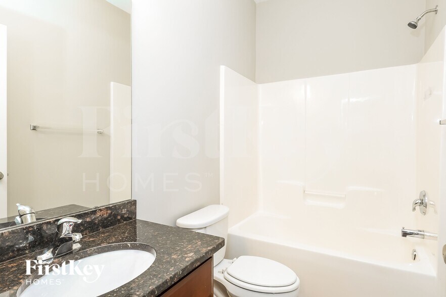 Building Photo - 3310 Lucy Dr