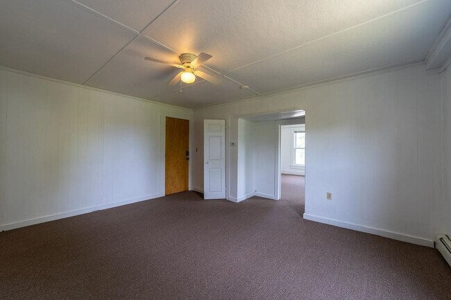 Building Photo - 1092 New Hampshire Rte 175