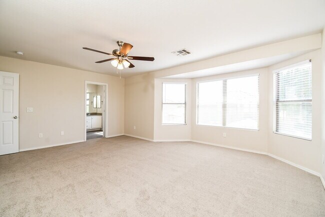 Building Photo - 11011 E Florian Ave