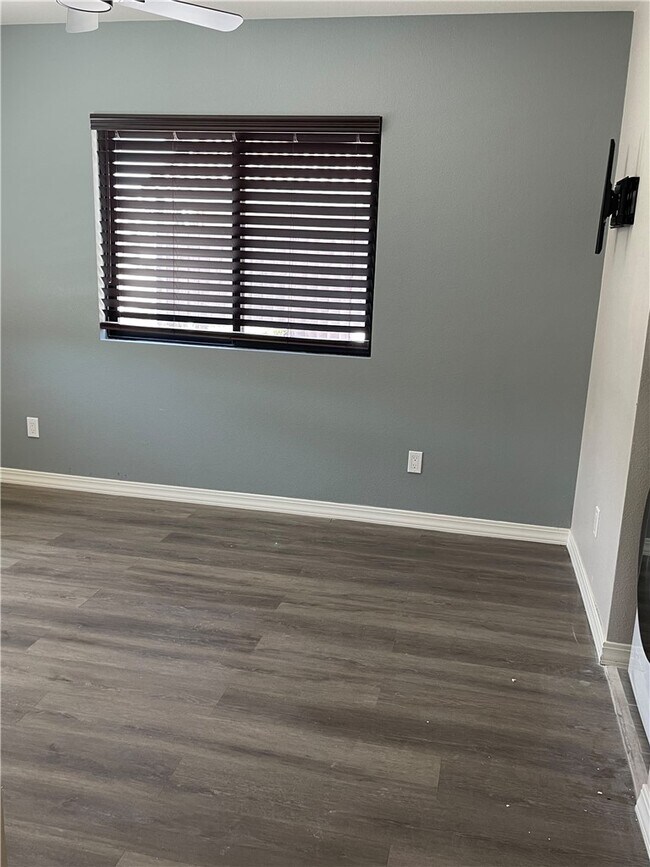Building Photo - 39559 Oak Cliff Dr
