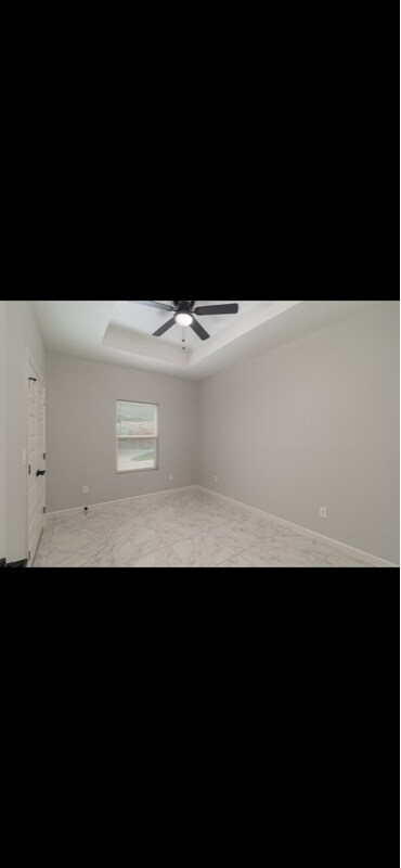 Building Photo - 1007 Hidden Hls St