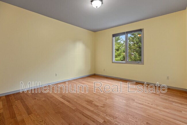 Building Photo - 64121 Turnberry Way