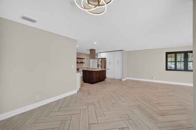 Building Photo - 1460 NE 57th Ct