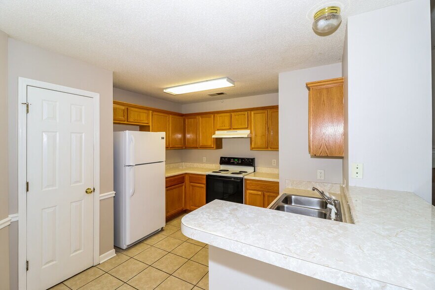 Building Photo - 7248 Bridgefield Dr