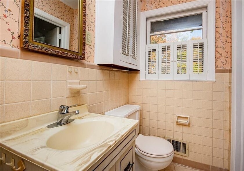 Building Photo - 3935 Orchard Rd SE