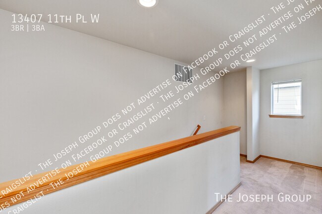 Building Photo - 13407 11th Pl W