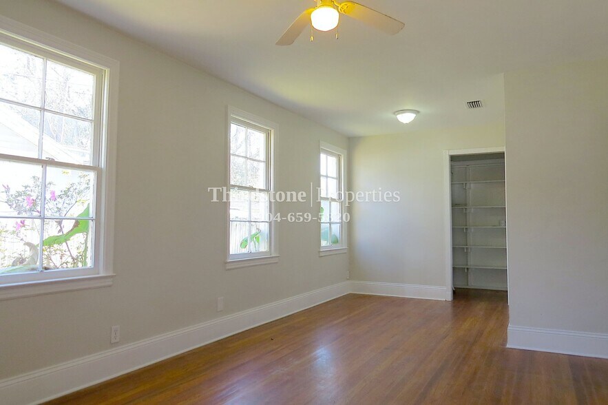 Building Photo - 4762 Colonial Ave