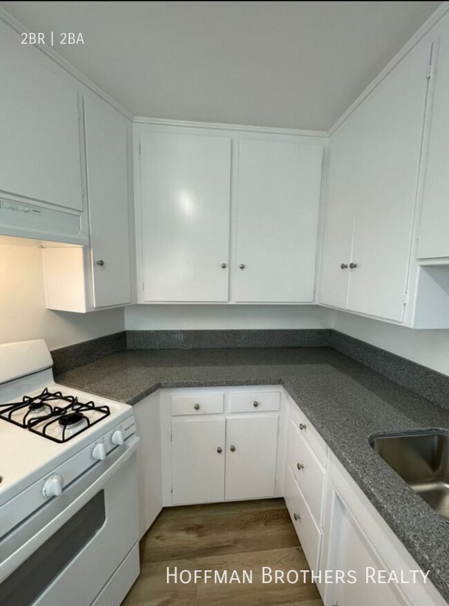 Building Photo - 6041 Whitsett Ave