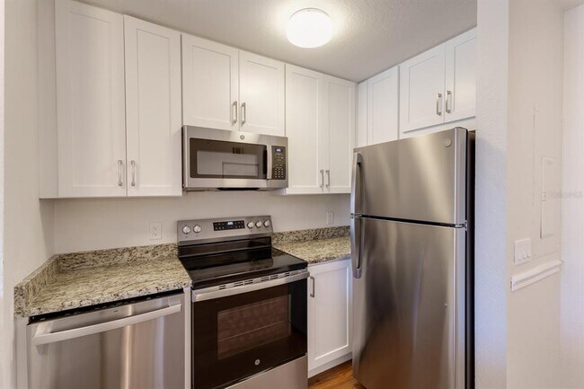 Building Photo - 850 S Tamiami Trl