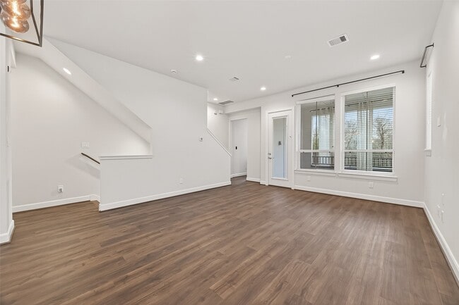 Building Photo - 2712 Grand Fountains Dr