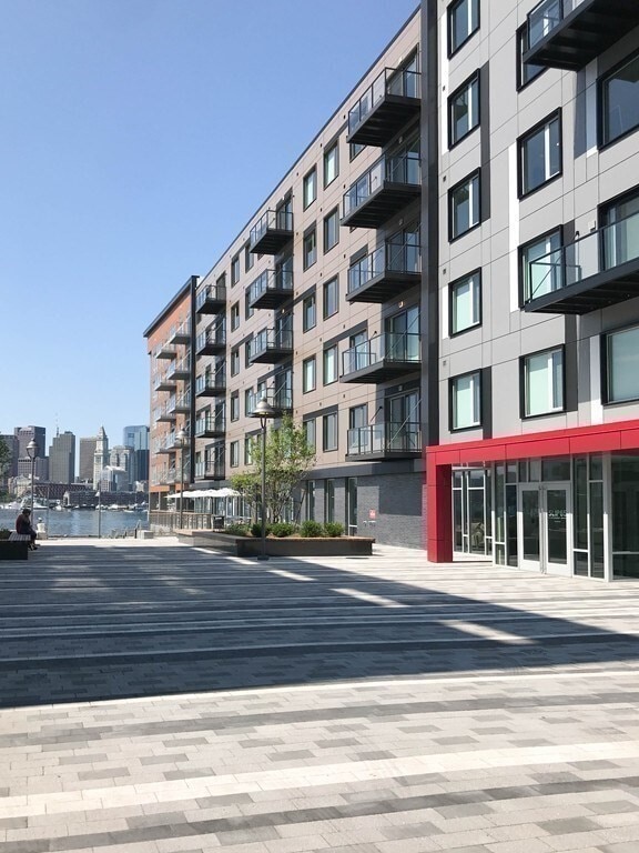 Building Photo - 65 Lewis St