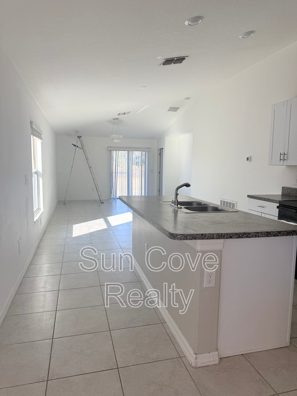 Building Photo - 12136 Miracle Mile Dr