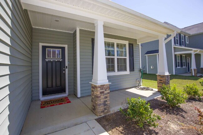 Building Photo - "Spacious 4-Bedroom Gem with 3 Full Baths - 2344 Sq Ft of Comfort on Stackhouse Drive!"