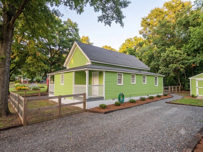 Building Photo - 725 Williams St
