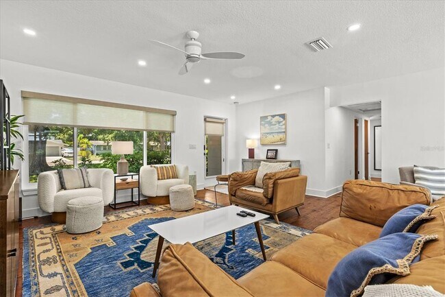 Building Photo - 2587 Ringling Blvd