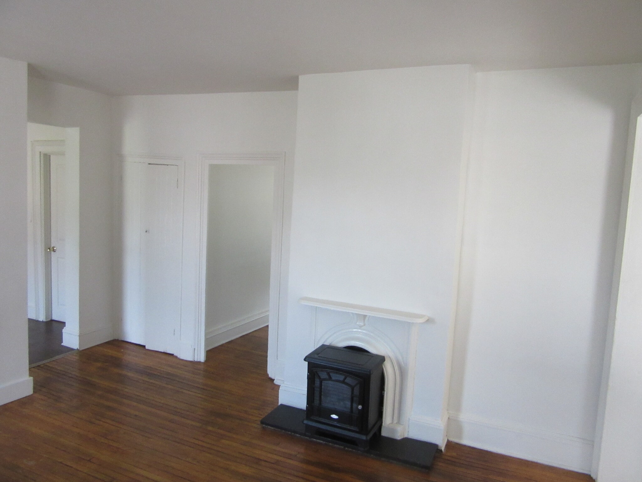 family room - 704 N Randolph St