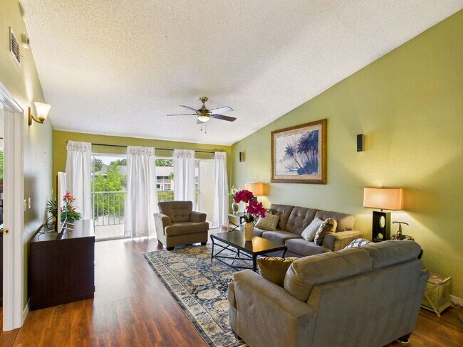 Building Photo - Furnished 2BR/2BA Lakefront Condo – 12-Mon...