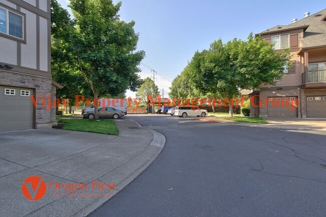 Building Photo - 825 NE Wheelock Pl