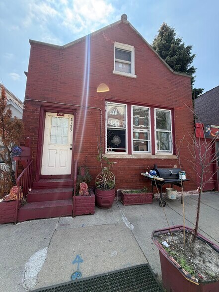 Building Photo - 2153 W 18th St