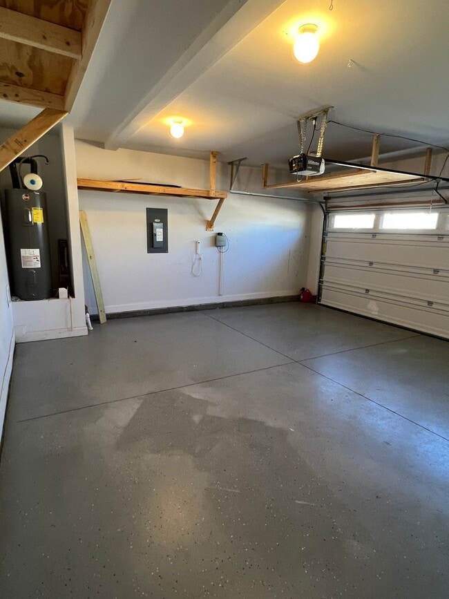 Building Photo - Beautiful 4 Bed, 2.5 Bath Westgate Home