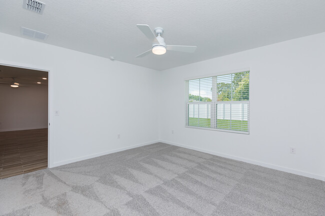 Building Photo - 10 Fairchild Ln