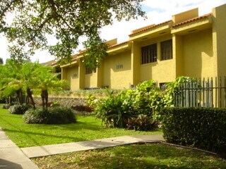 Building Photo - 1990 Brickell Ave