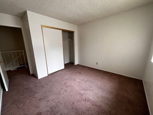 Building Photo - Updated 2 Bed / 1 Bath Townhouse with Pool Access – Port Hueneme