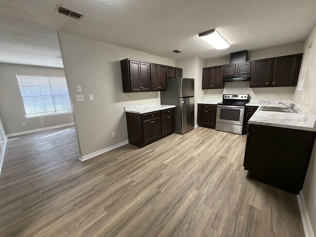 Building Photo - Updated 3BR/2BA Near Parks, Golf, Shopping, and the St. Marks Trail