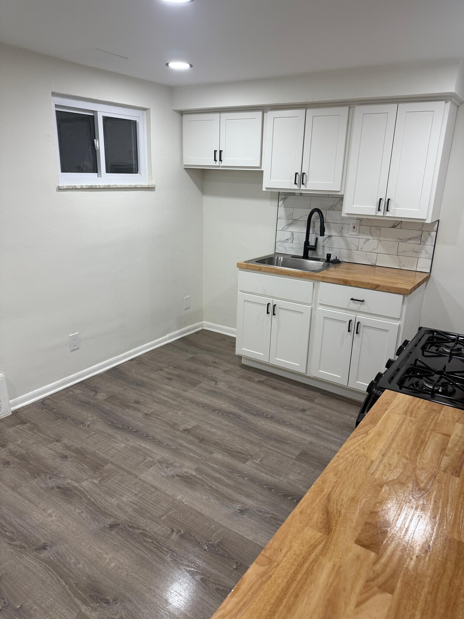 Building Photo - 630 Church St