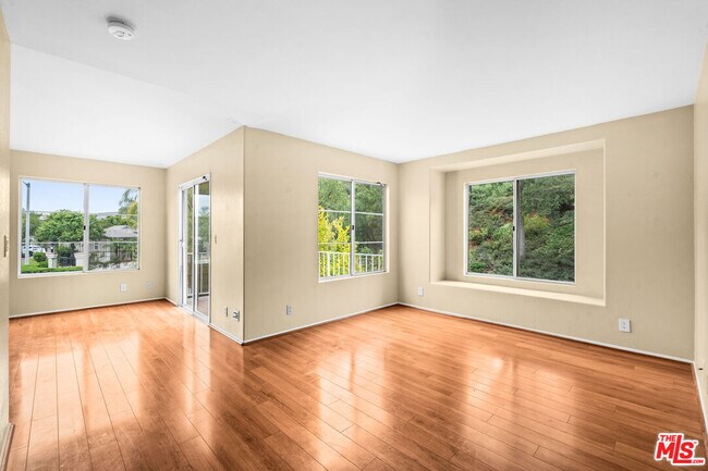 Building Photo - 18639 W Nathan Hill Dr