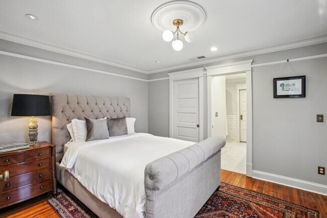 Building Photo - 788 Lake Ave NE