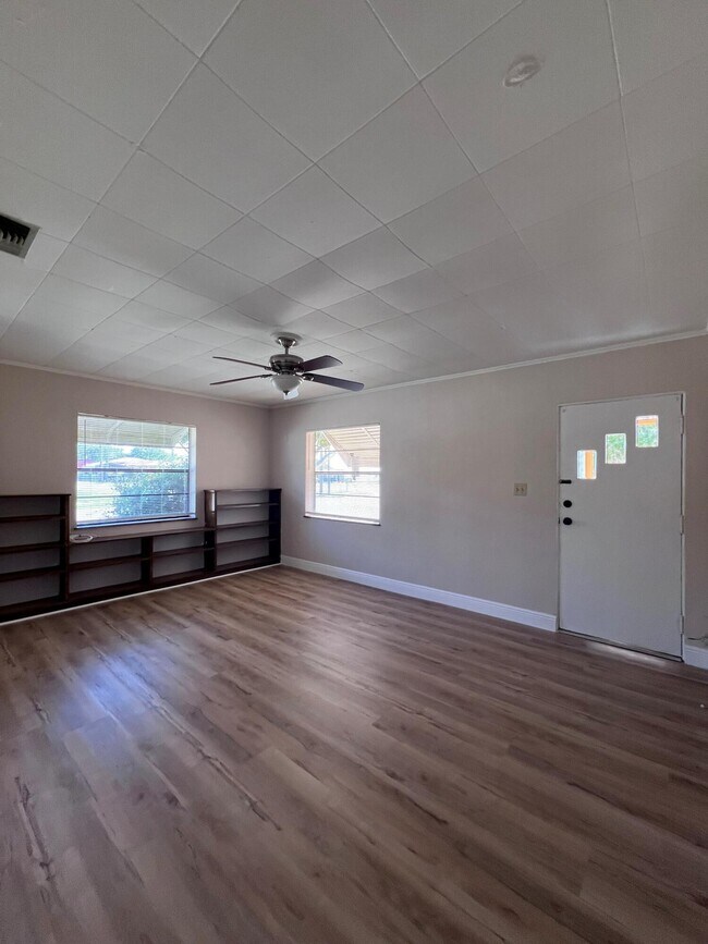 Building Photo - 4310 Mt Vernon Ave