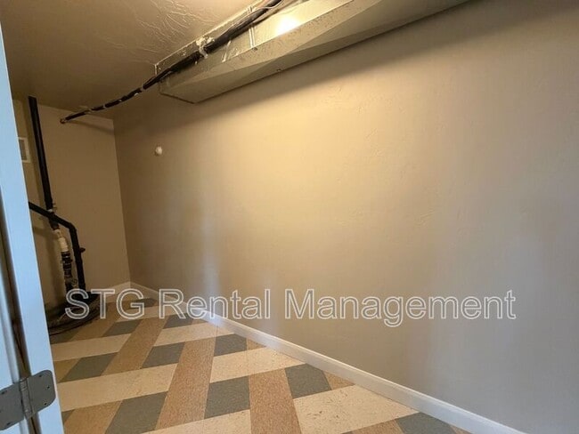 Building Photo - 469 E Barcelona Dr
