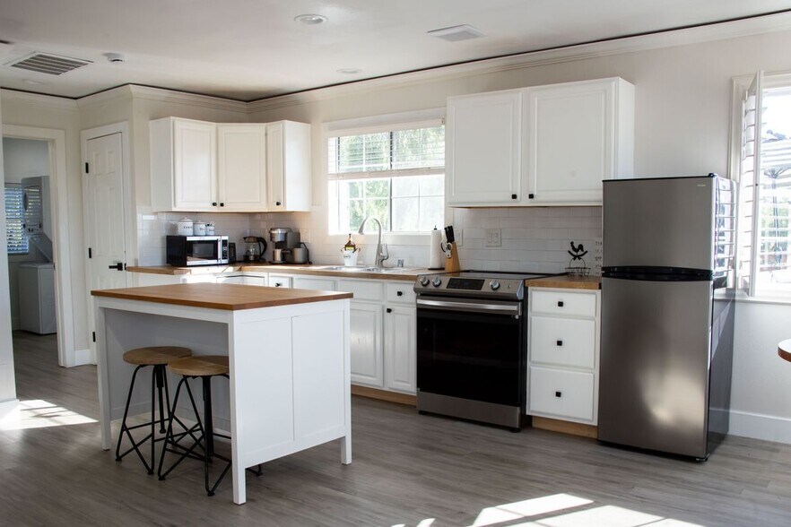 Building Photo - 37645 Vía De Los Arboles