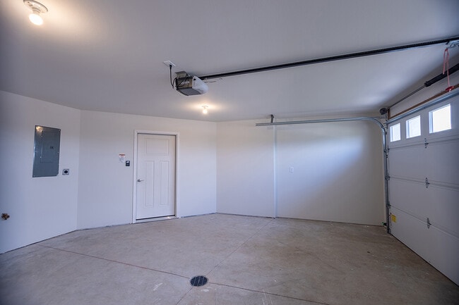 Building Photo - 1610 Eastside Cir