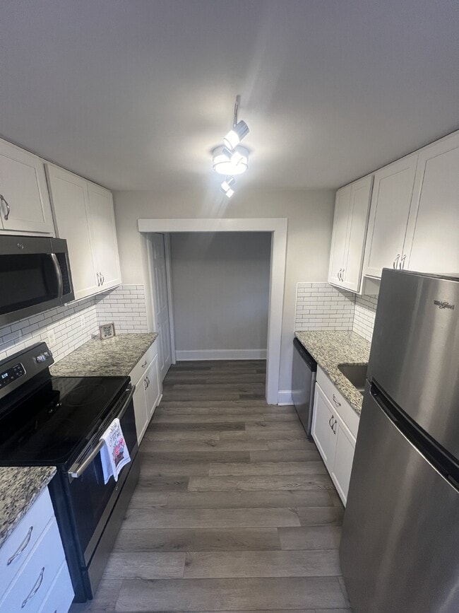 Building Photo - Charming 3-Bedroom Home with 3 Full Bathro...